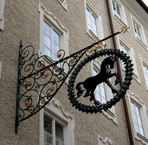 Hotel Schwarzes Roessl Salzburgo Exterior foto