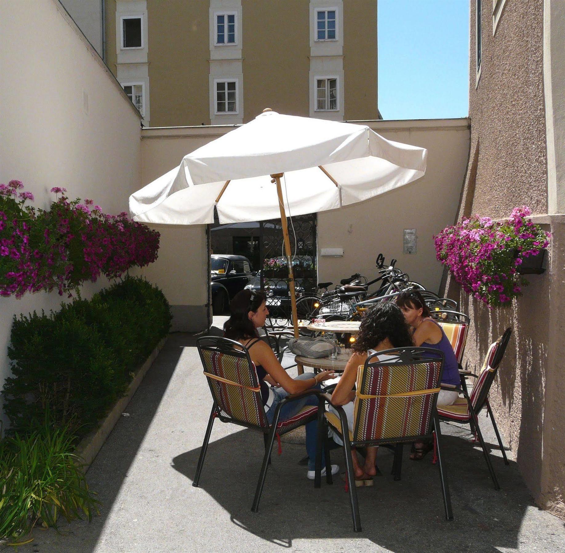 Hotel Schwarzes Roessl Salzburgo Exterior foto